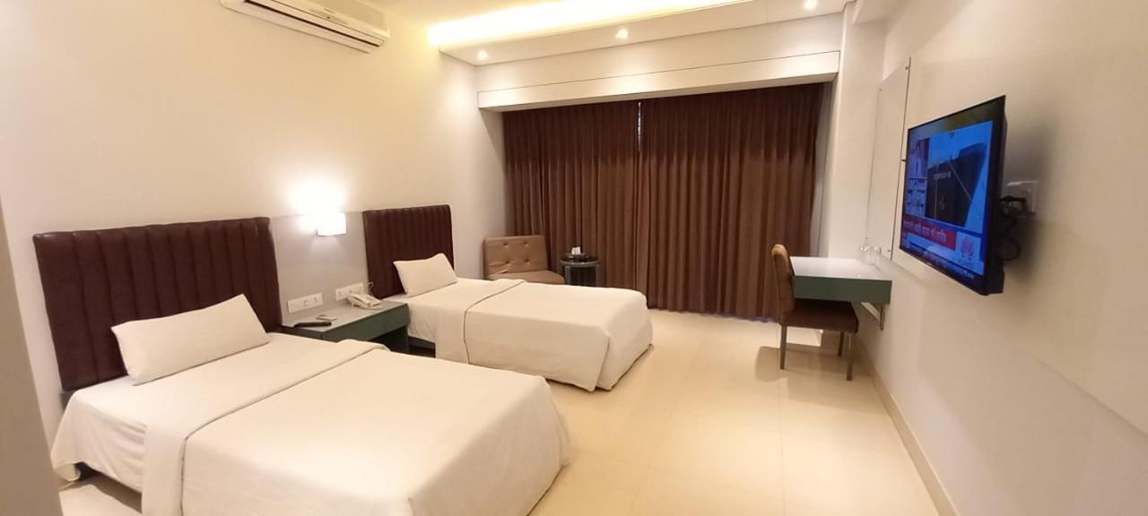 White Orchid Hotel ค็อกเซสบาซาร์ ภายนอก รูปภาพ